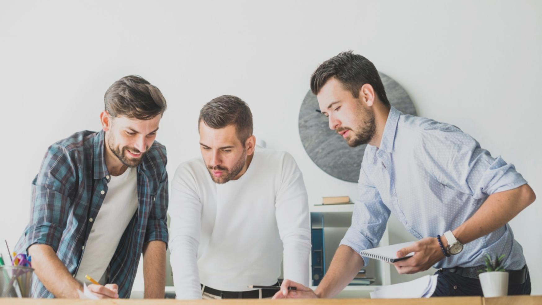 Session de formation en comptabilité avec participants attentifs