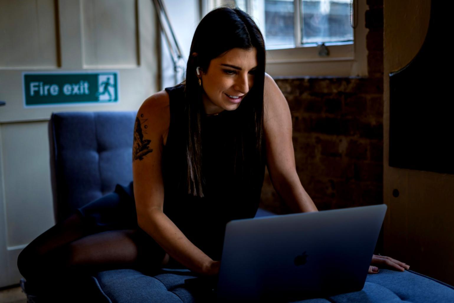 Espace de formation moderne avec équipements professionnels